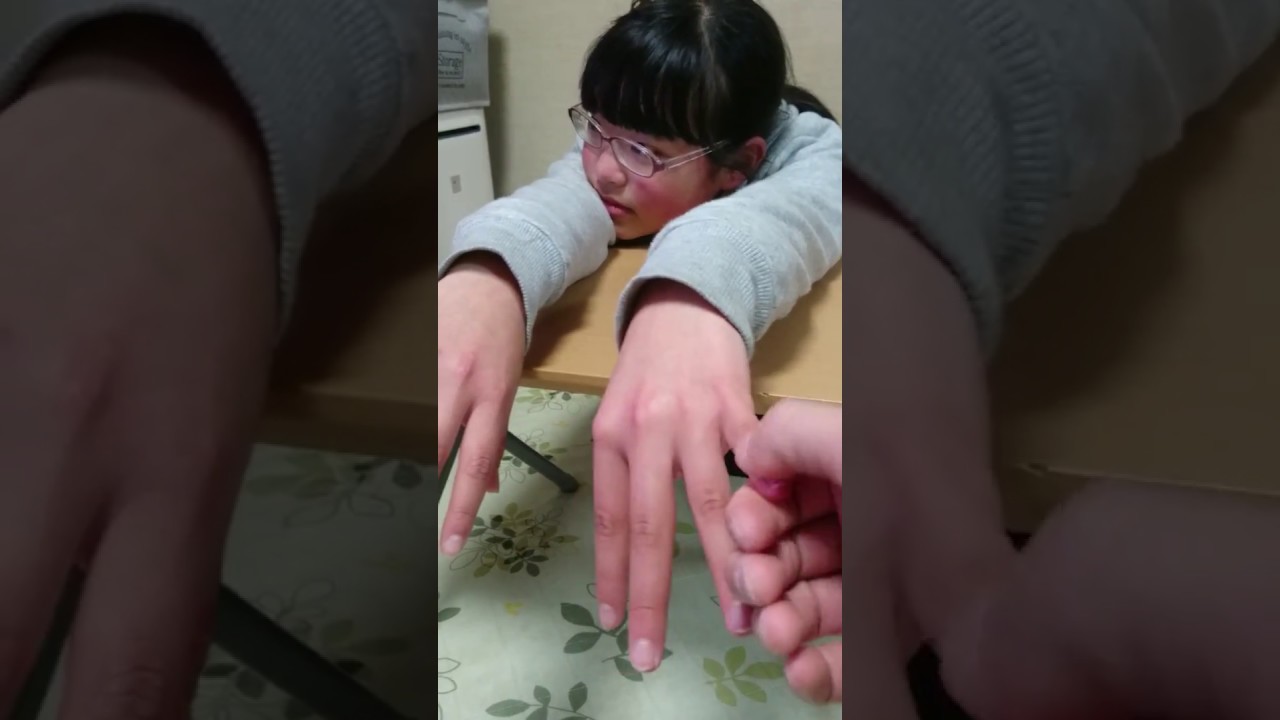 スプラトゥーン2を始める前に指のマッサージをさせられています🎵🎵チャンネル登録をお願い致します‼️‼️‼️